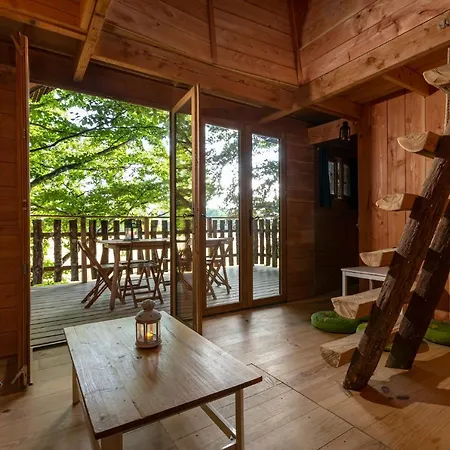 Деревянный коттедж De La Grande Noe *