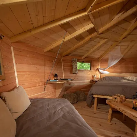 De La Grande Noe Деревянный коттедж