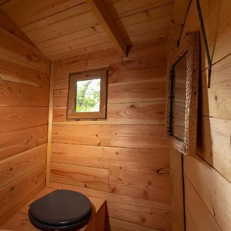 De La Grande Noe Деревянный коттедж