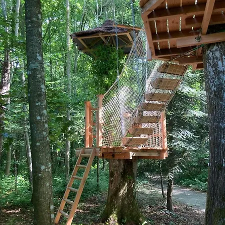 Деревянный коттедж De La Grande Noe *