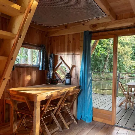 De La Grande Noe Деревянный коттедж