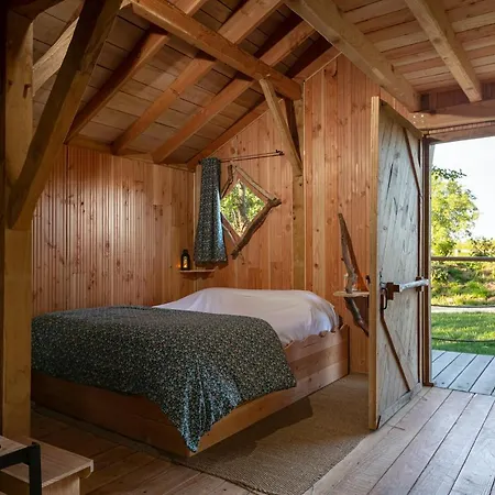 De La Grande Noe Деревянный коттедж Les Epasses