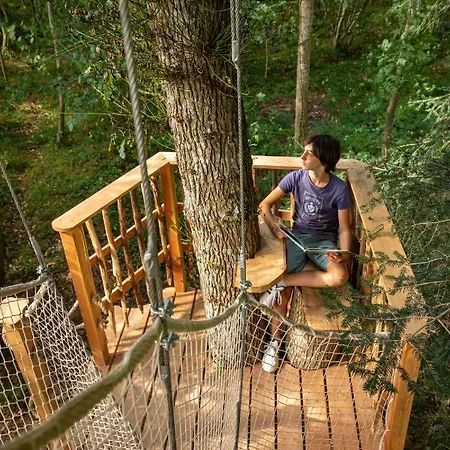 Деревянный коттедж De La Grande Noe