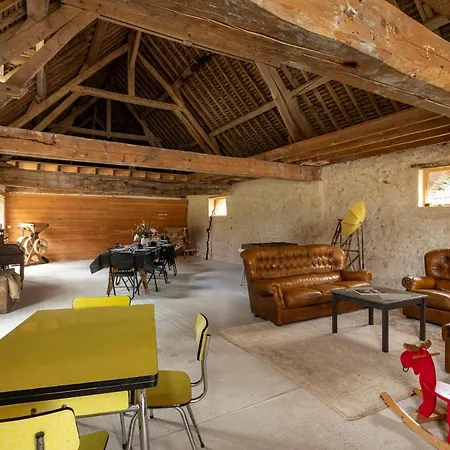 De La Grande Noe Деревянный коттедж Les Epasses